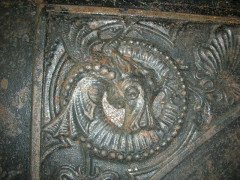 A very interesting late Victorian or early Edwardian fireplace with stylised dragons - Thumbnail 4