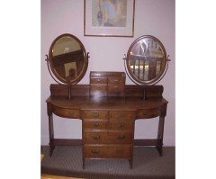 Arthur Simpson. An unusual Arts and Crafts oak dressing tables - Thumbnail 1