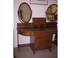 Arthur Simpson. An unusual Arts and Crafts oak dressing tables - Thumbnail 2