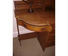 Arthur Simpson. An unusual Arts and Crafts oak dressing tables - Thumbnail 3