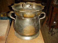 Arts and Crafts Hammered Copper Fire Bucket with Sunflower Rim c.1900 - Thumbnail 2