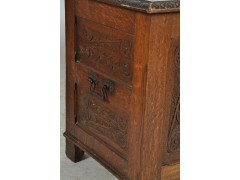 An Cotswold style Arts and Crafts oak trunk with fine metalwork - Thumbnail 2