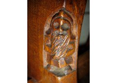 Thomas Gnomeman Whittaker. A good quality oak stool - Thumbnail 2
