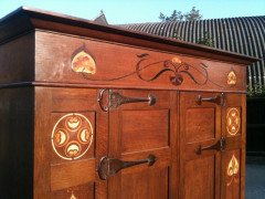 Bath Cabinet Makers. An Arts and Crafts oak hall cupboard in the Glasgow Style - Thumbnail 6