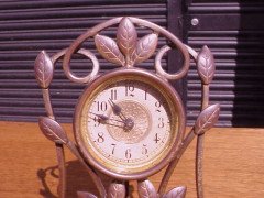 A little Arts and Crafts mantle/bedside clock - Thumbnail 2