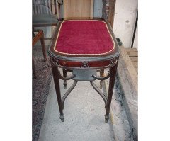 Louis Majorelle. An Art Nouveau 'D' end sidetable - Thumbnail 2
