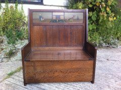 Liberty and Co. An Arts and Crafts oak settle - Thumbnail 2