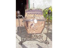 An Arts and Crafts copper and wrought iron coal bucket - Thumbnail 1
