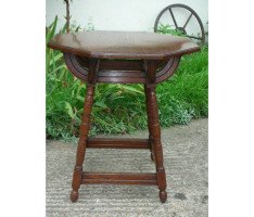 John Henry Chamberlain (attributed) for Pluknett and Steevens. A Gothic Revival side table - Thumbnail 1