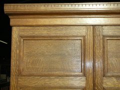 Lambs of Manchester. A compactum style wardrobe with castellated cornice - Thumbnail 4