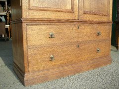 Lambs of Manchester. A compactum style wardrobe with castellated cornice - Thumbnail 13