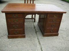 A good quality Gothic Revival oak knee hole partners desk  - Thumbnail 3