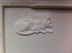 C F A Voysey (style of). A wonderful cast iron fireplace - Thumbnail 3