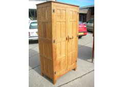 A wonderful quality oak wardrobe with Adze detailing throughou - Thumbnail 2