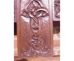 A Celtic Arts and Crafts carved oak settle with carved dragons to the tops - Thumbnail 10