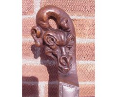 A Celtic Arts and Crafts carved oak settle with carved dragons to the tops - Thumbnail 12