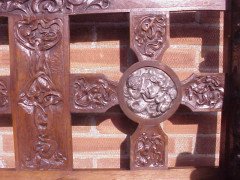 A Celtic Arts and Crafts carved oak settle with carved dragons to the tops - Thumbnail 15
