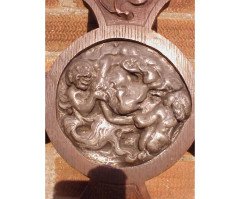 A Celtic Arts and Crafts carved oak settle with carved dragons to the tops - Thumbnail 16