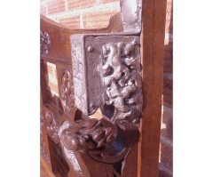 A Celtic Arts and Crafts carved oak settle with carved dragons to the tops - Thumbnail 19