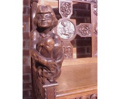 A Celtic Arts and Crafts carved oak settle with carved dragons to the tops - Thumbnail 28