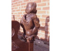 A Celtic Arts and Crafts carved oak settle with carved dragons to the tops - Thumbnail 30