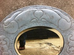 An Arts and Crafts pewter mirror with decorative heart and abstract line details - Thumbnail 2