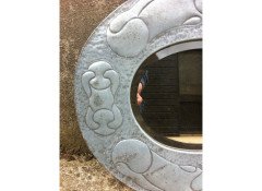An Arts and Crafts pewter mirror with decorative heart and abstract line details - Thumbnail 4