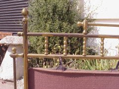 A Good Quality Aesthetic Movement Brass Fire Screen - Thumbnail 4
