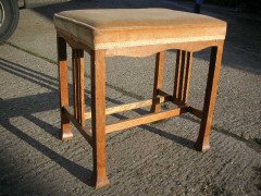 Walter Cave for Bechstein. An extremely rare Arts and Crafts oak piano stool matching the piano - Thumbnail 1