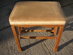 Walter Cave for Bechstein. An extremely rare Arts and Crafts oak piano stool matching the piano - Thumbnail 3