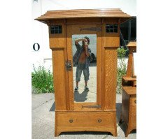 Harris Lebus. An Arts and Crafts oak bedroom pair - Thumbnail 2