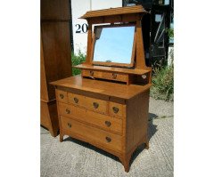 Harris Lebus. An Arts and Crafts oak bedroom pair - Thumbnail 9