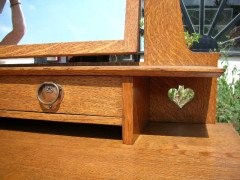 Harris Lebus. An Arts and Crafts oak bedroom pair - Thumbnail 12