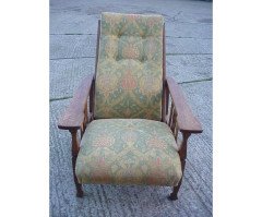 Jas Shoolbred and Co. An oak Arts and Crafts reclining armchair - Thumbnail 2