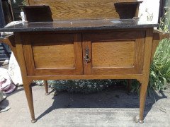 Harris Lebus retailed by Liberty and Co. An Arts and Crafts oak washstand - Thumbnail 3