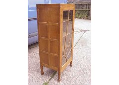 Martin Lizardman Dutton. A Martin 'Lizardman' Dutton oak display cabinet. - Thumbnail 2