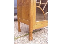 Martin Lizardman Dutton. A Martin 'Lizardman' Dutton oak display cabinet. - Thumbnail 4