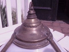 A period brass light fitting with winged Cherubs - Thumbnail 5