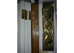 A rare pair of Seccessionist brass brackets depicting Glasgow Style Maidens - Thumbnail 1