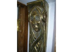 A rare pair of Seccessionist brass brackets depicting Glasgow Style Maidens - Thumbnail 3
