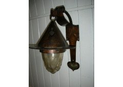 Birmingham Guild of Handicraft. A set of four Arts and Crafts copper wall lights - Thumbnail 2