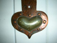 Birmingham Guild of Handicraft. A set of four Arts and Crafts copper wall lights - Thumbnail 10