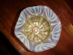 A hand blown Art and Crafts green/vaseline glass pot - Thumbnail 2