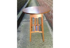Waring & Gillow. A good quality Arts and Crafts oak side table - Thumbnail 1