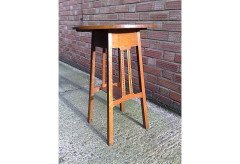 Waring & Gillow. A good quality Arts and Crafts oak side table - Thumbnail 3