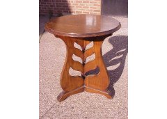 M H Baillie Scott (manner). A sidetable - Thumbnail 1