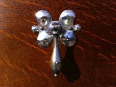 Shapland and Petter. A good Arts and Crafts oak bedroom pair with abalone - Thumbnail 20