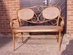 Thonet. A bentwood settee - Thumbnail 3