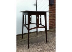 Shapland and Petter. A fine Arts and Crafts sidetable - Thumbnail 2