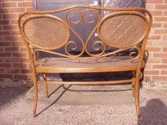 Thonet. A bentwood settee - Thumbnail 9